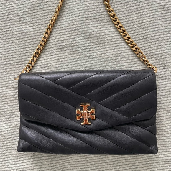 Tory Burch Quilted Leather Kira Wallet on Chain Black Gold - Picture 2 of 11